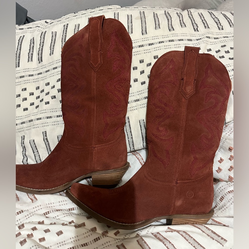 Red dingo boots 8